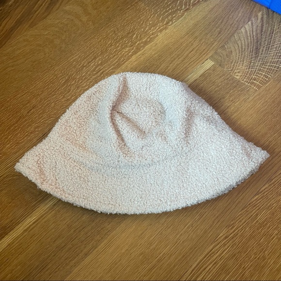 NWOT Teddy bucket hat - never worn - given as gift - Picture 1 of 5